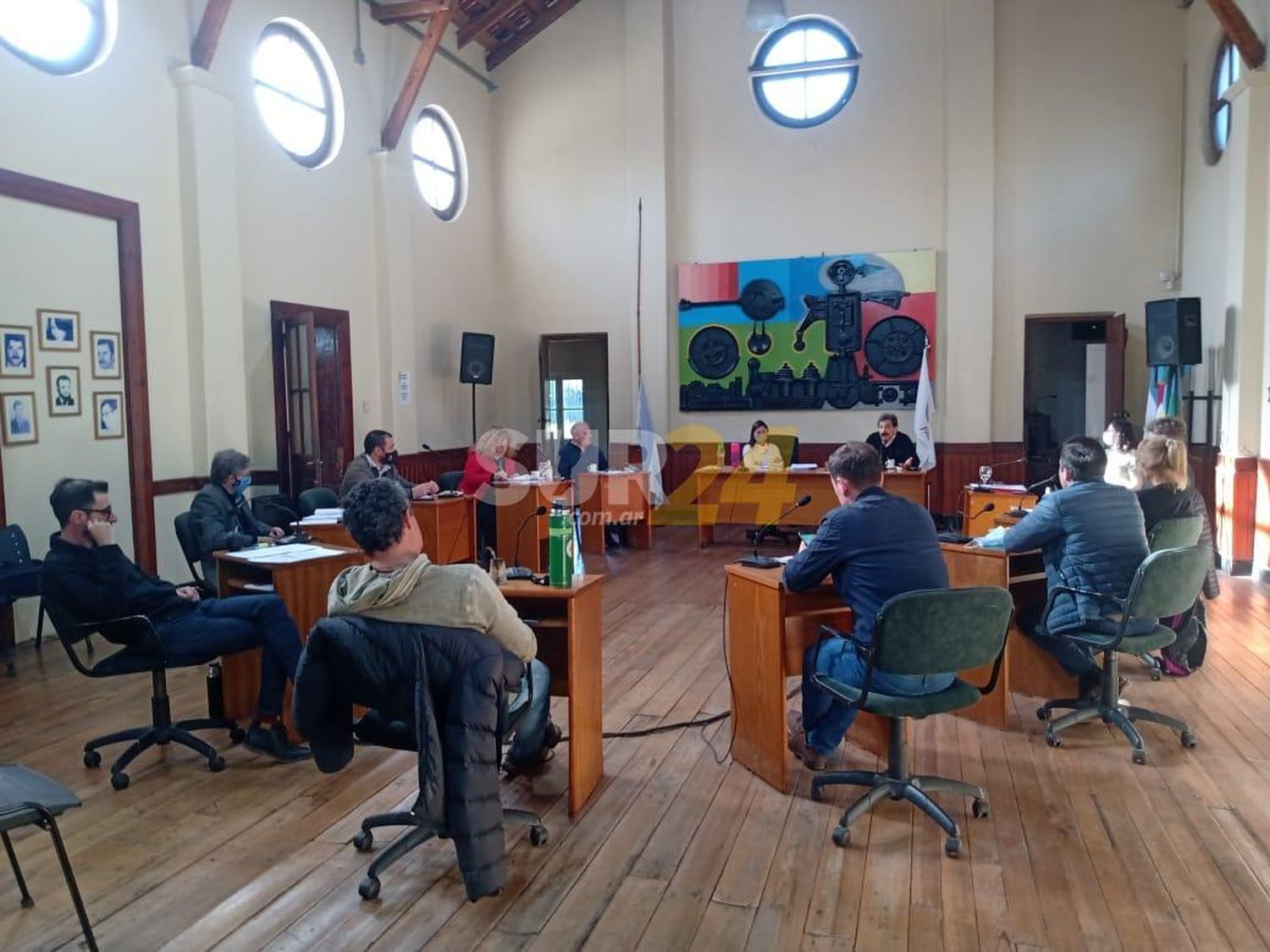 Reunión entre representantes de la Cooperativa Eléctrica, Municipio y concejales