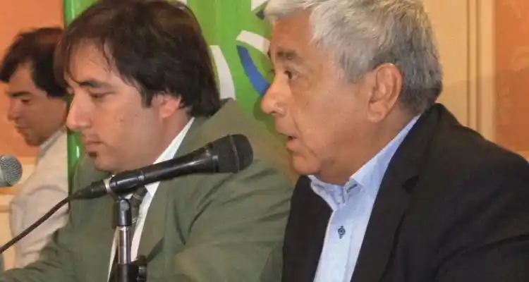 > “No hay divinas ni populares”