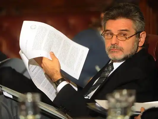 Filmus ratificó denuncias por exploración en Malvinas y Gran Bretaña salió al cruce