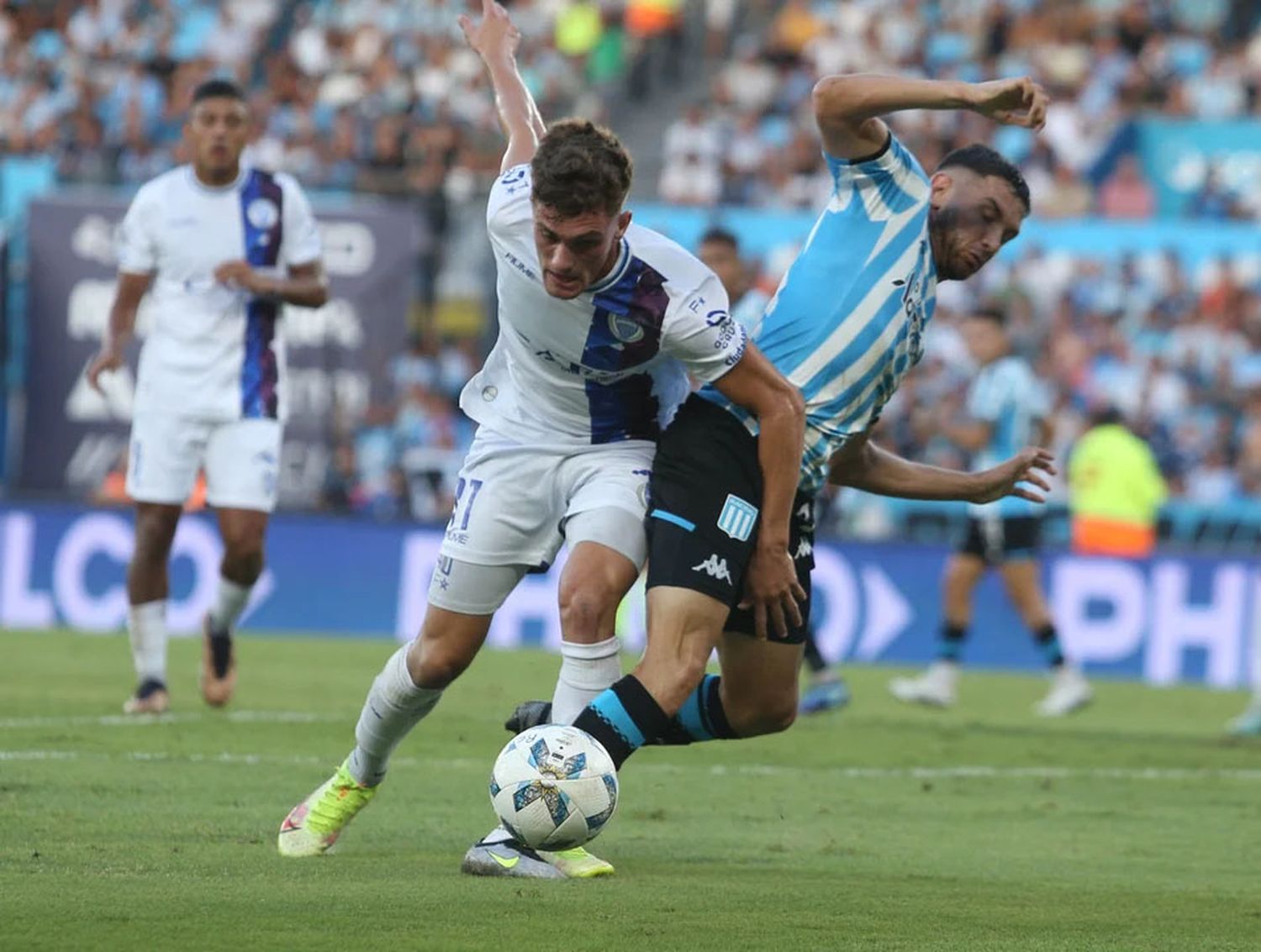 Racing quiere mantenerse en los primeros puestos de la Liga Profesional ante Godoy Cruz