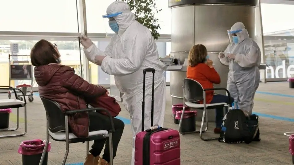 Un total de 16 pasajeros dieron positivo en los testeos que se hicieron en Aeroparque y Ezeiza