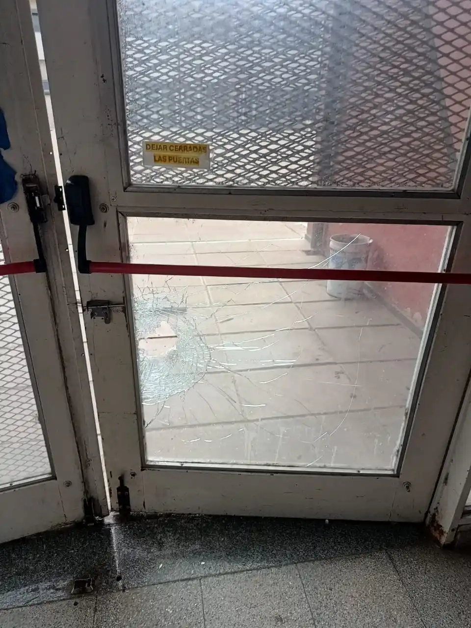 Identificaron a tres menores que causaron destrozos en la Escuela N°14