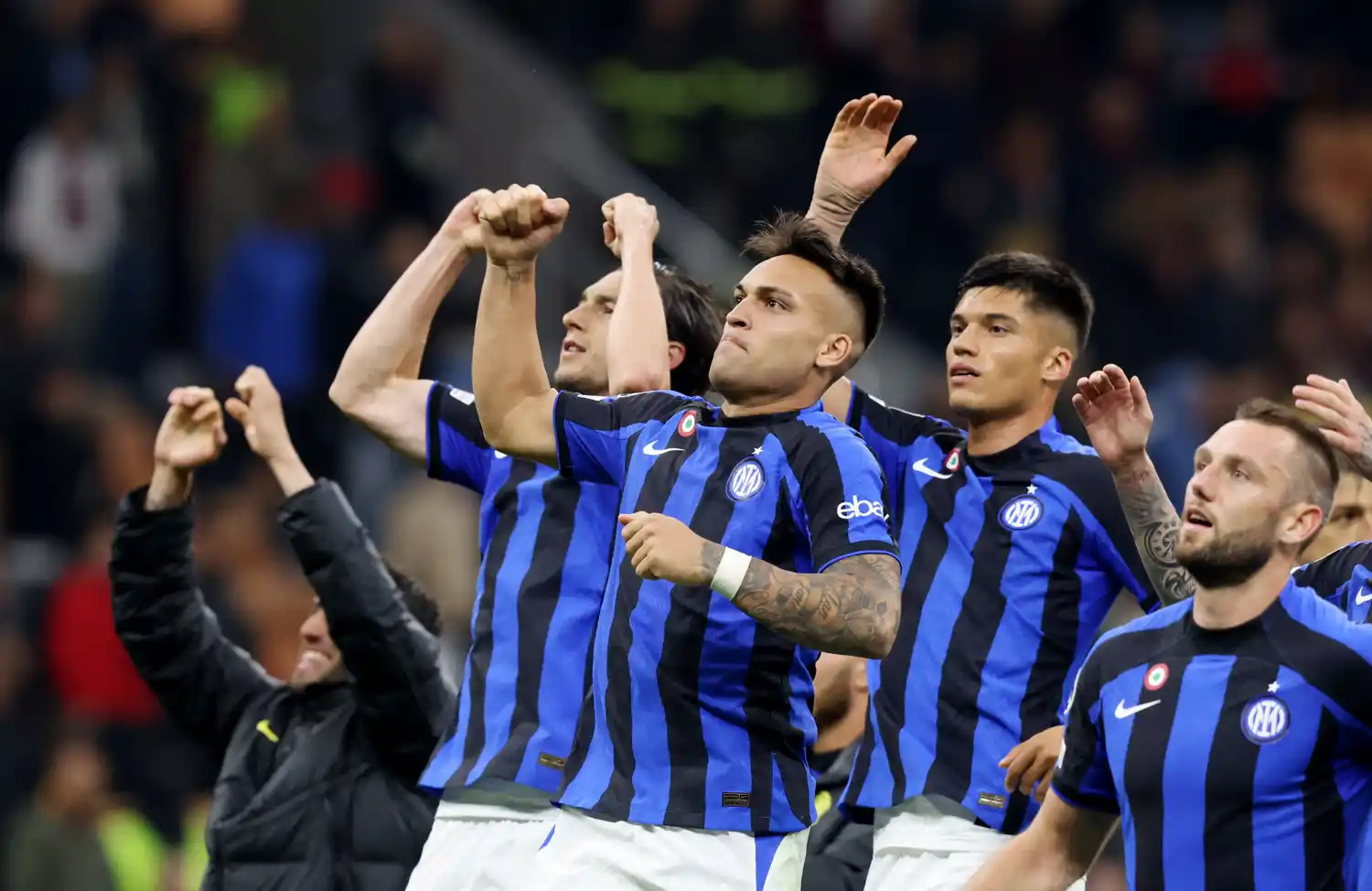 Lautaro Martínez comanda el festejo de Inter.