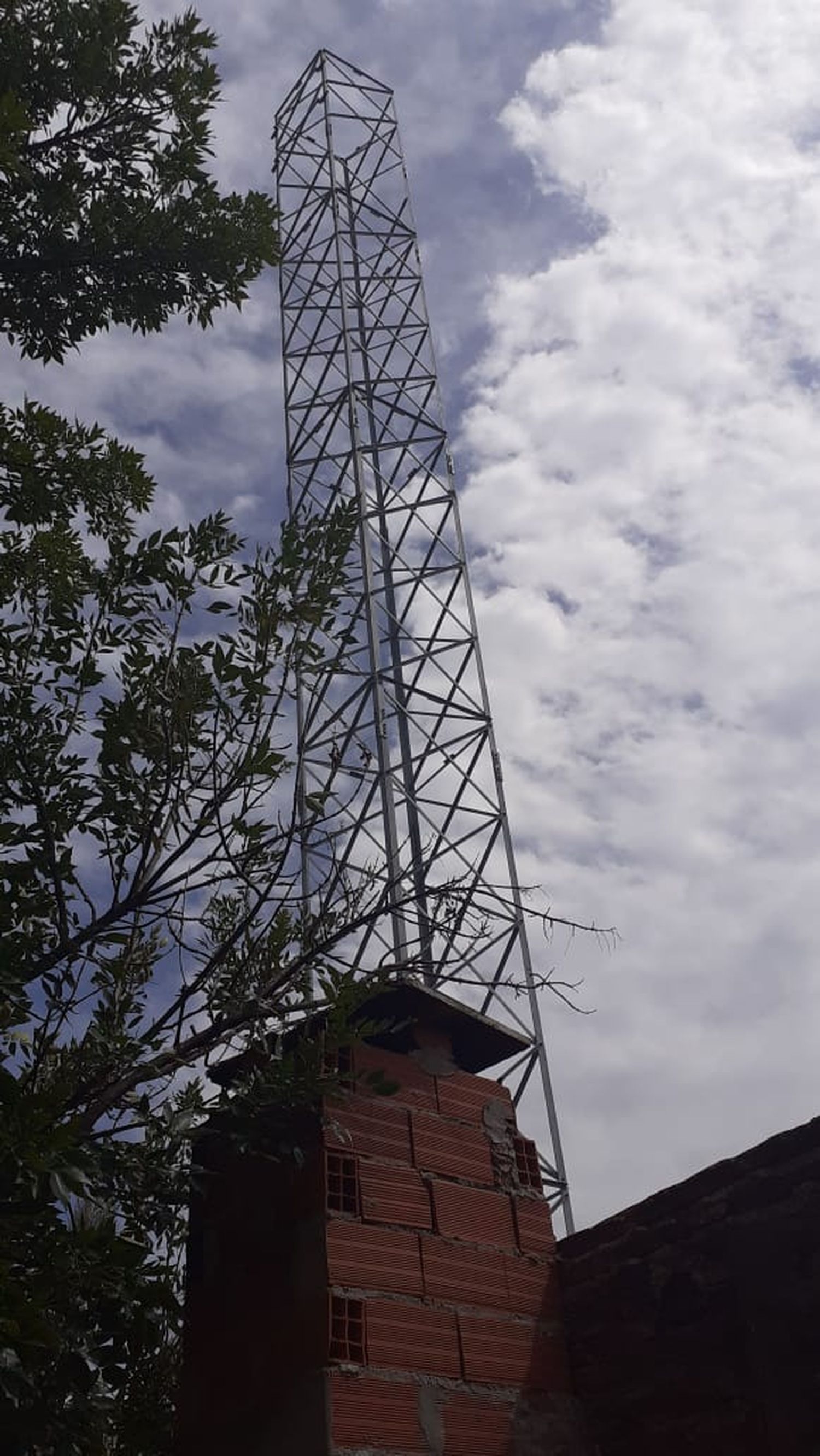 Terminaron la polémica antena: Municipio y vecinos presentarán una cautelar