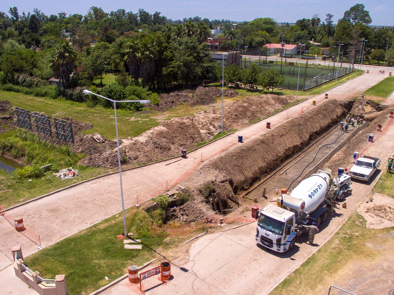 Morteros suma maquinaria  y avanza en una obra hídrica clave 