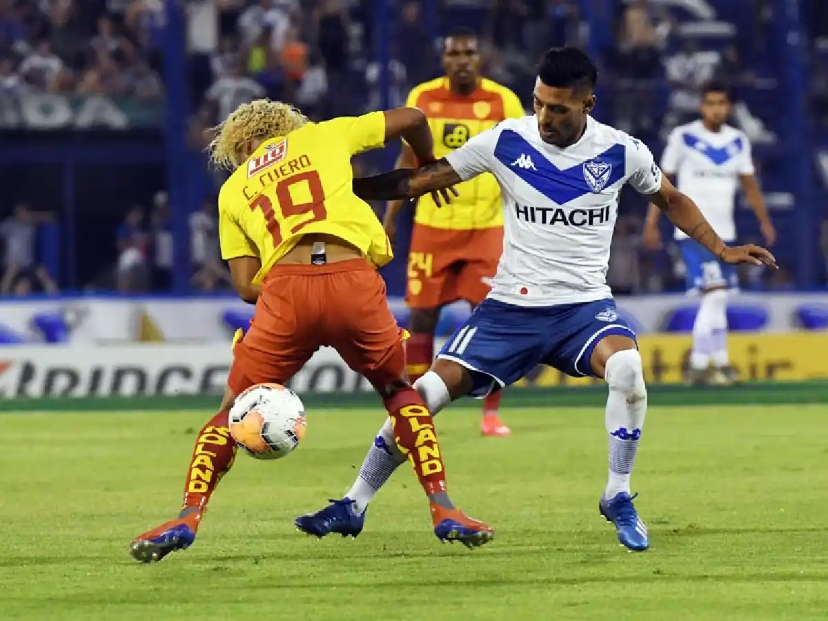 Vélez dio el primer paso