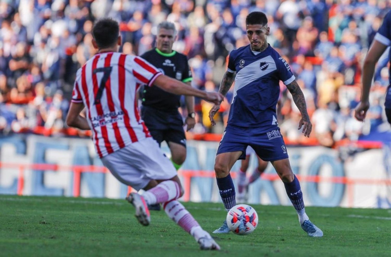 Alvarado visita a Defensores de Belgrano
