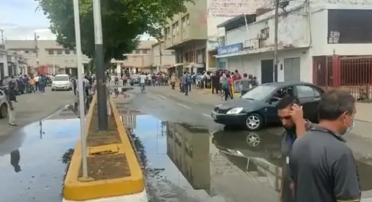 ¡SIGUE CERRADA LA FRONTERA! Habilitaron el paso provisional de un grupo de personas por el puente Simón Bolívar