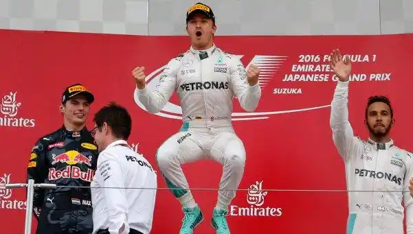 Rosberg ganó en Suzuka y quedó a un paso del título de la F1