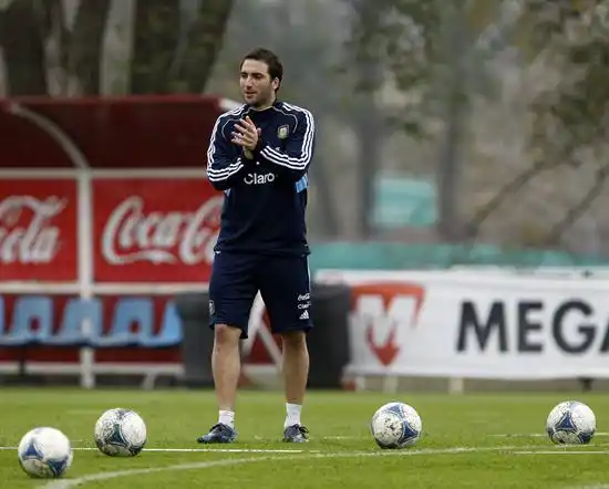 Higuaín: “Si son felices insultándome, está bien”