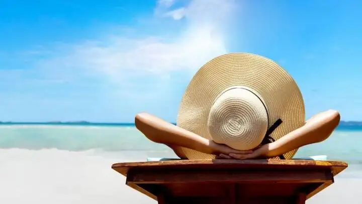 Recomiendan hacer actividad física al aire libre con visera, ropa adecuada y protector solar, evitando los horarios de mayor radiación.