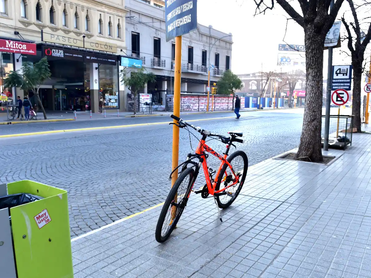 En la “Resi” de varones ocho chicos esperan tener su propia bici para pedalear en libertad