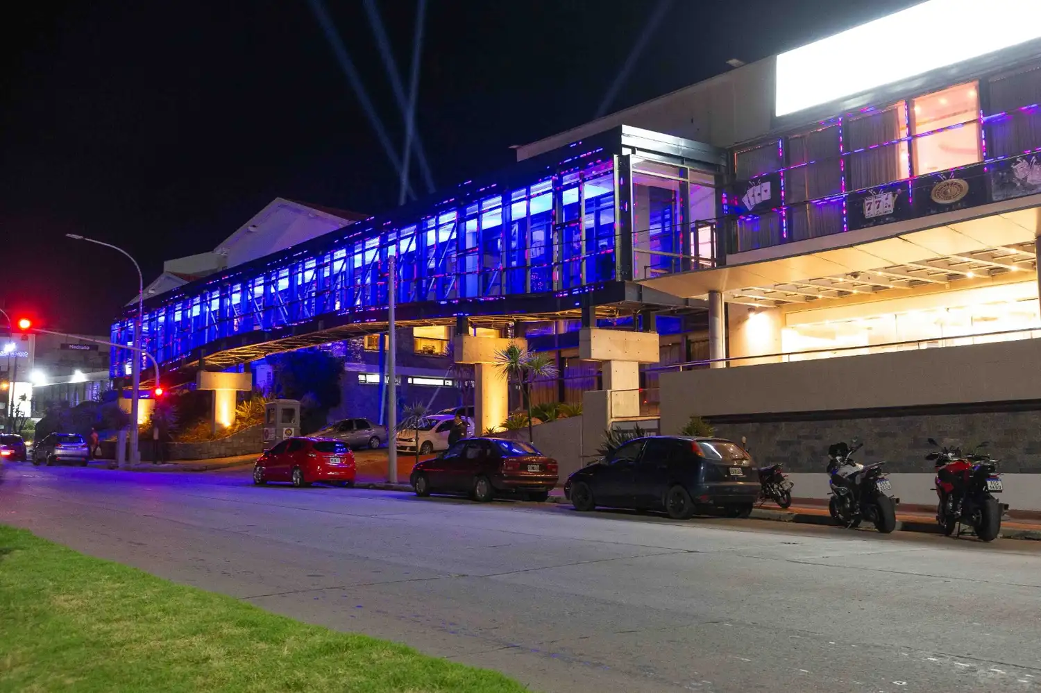 El Puente Mirador Sur es una estructura de 70 metros que conecta el Hotel UTHGRA Sasso con su casino.