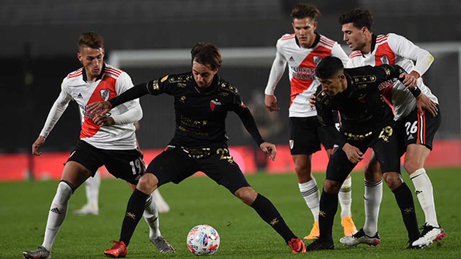 El Campeón festejó en el Monumental: Con un jugador menos, Colón derrotó 2-1 a River