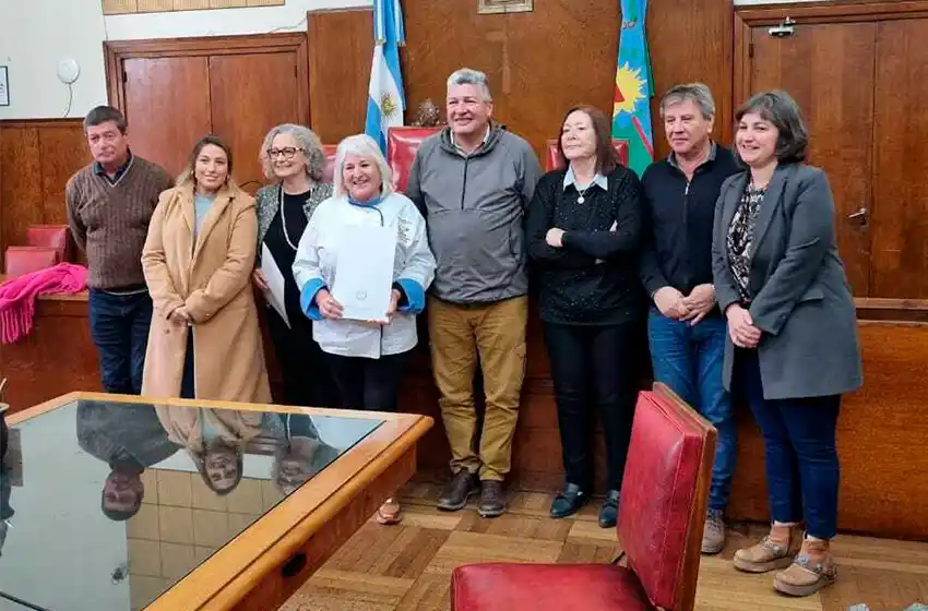Emotivo acto de reconocimiento a la Escuela de Hotelería y Gastronomía de UTHGRA