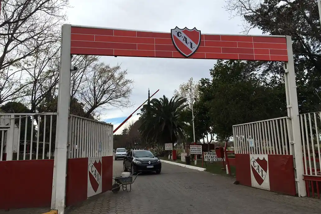 Denuncian a jugador de Independiente por manejar red de prostitución
