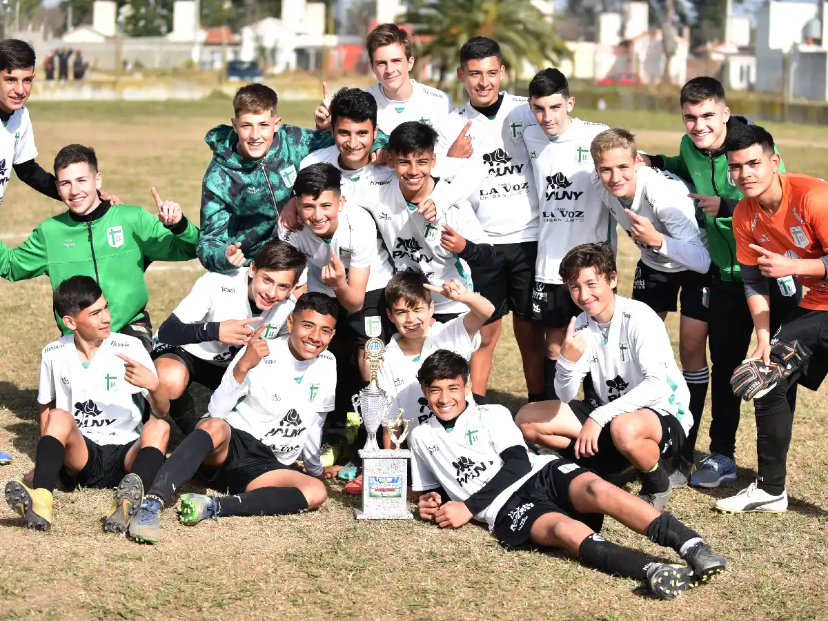 Están los campeones de la Liga Juvenil