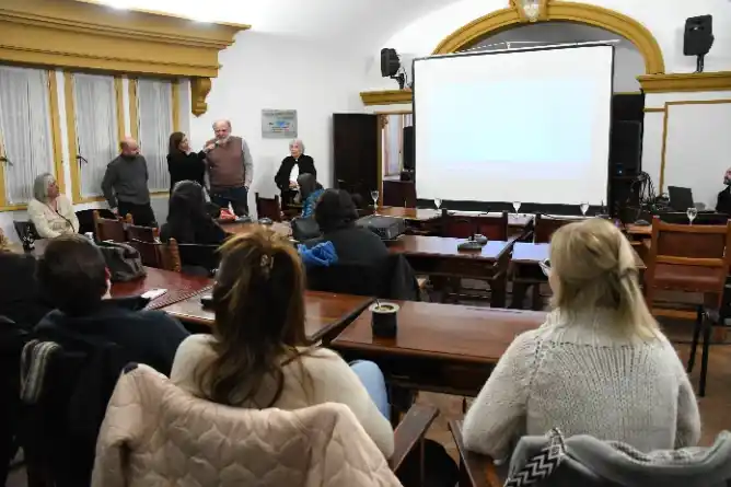 Cine debate sobre el documental Noble Igualdad en el Concejo Deliberante