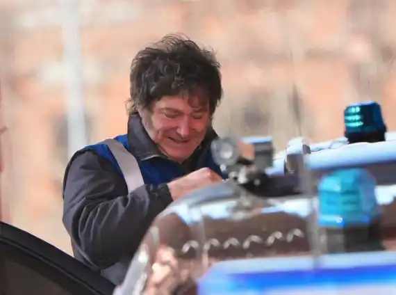 Milei almorzó con su Gabinete y proyectó una película en la previa al cierre de listas