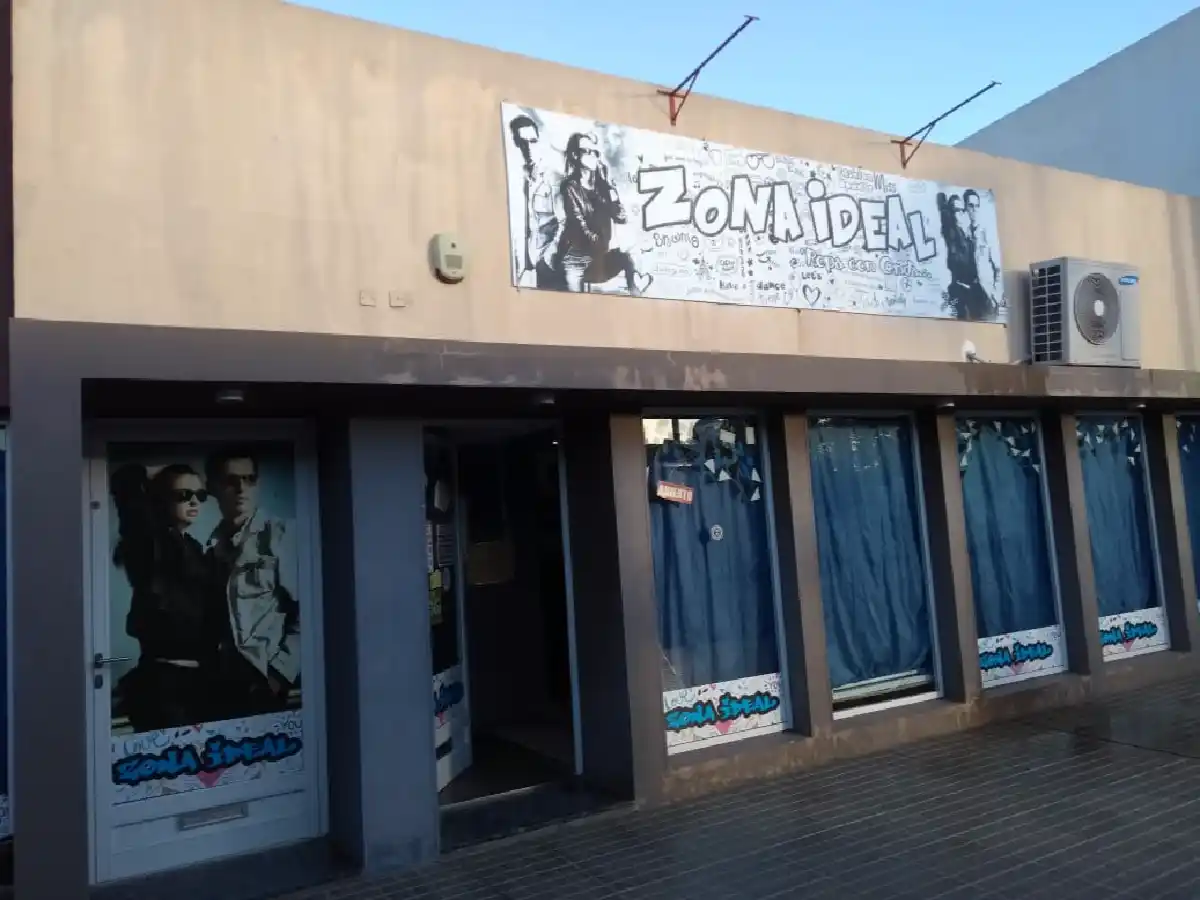 Dañan vidrieras de comercios en el camino "Interprovincial"