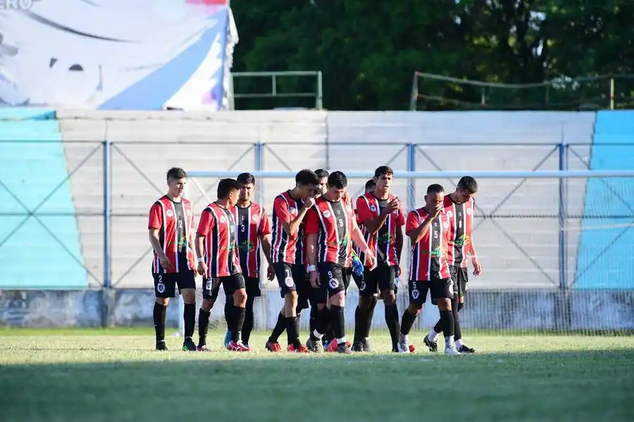 Defensores y Juventud van por el título