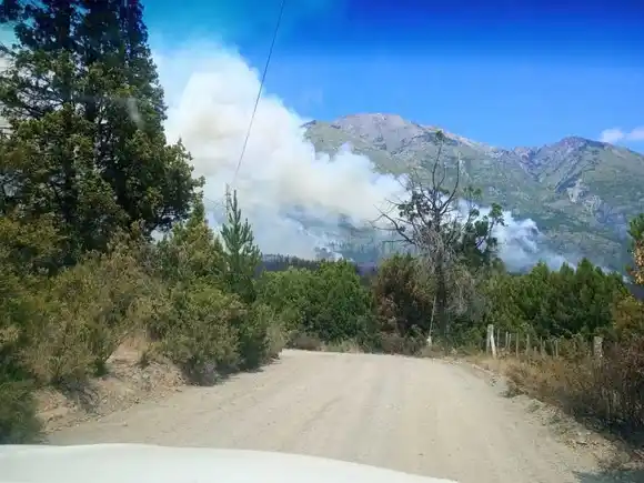 El incendio en Bariloche está fuera de control y ya se consumieron más de 4.400 hectáreas de bosque