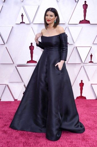 Laura Pausini no ganó pero deslumbró en la alfombra roja. Foto AFP