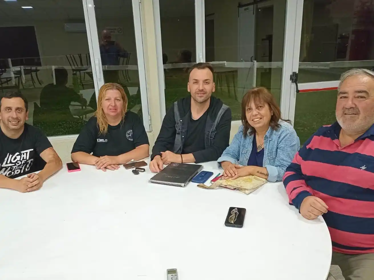 José Luis Colantonio, Silvia Tucci, Matías Sargiotti, Viviana Villamañe y José Novoa. Los integrantes de la Comisión recibieron a La Voz del Pueblo para realizar un balance del año