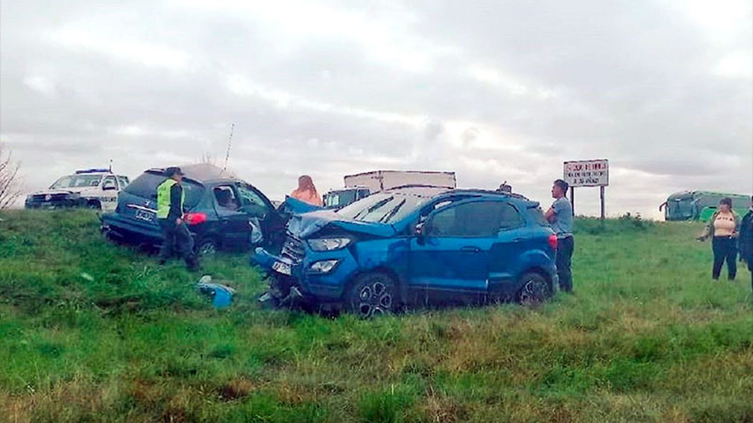 Ruta 12 : choque de 3 autos y una camioneta