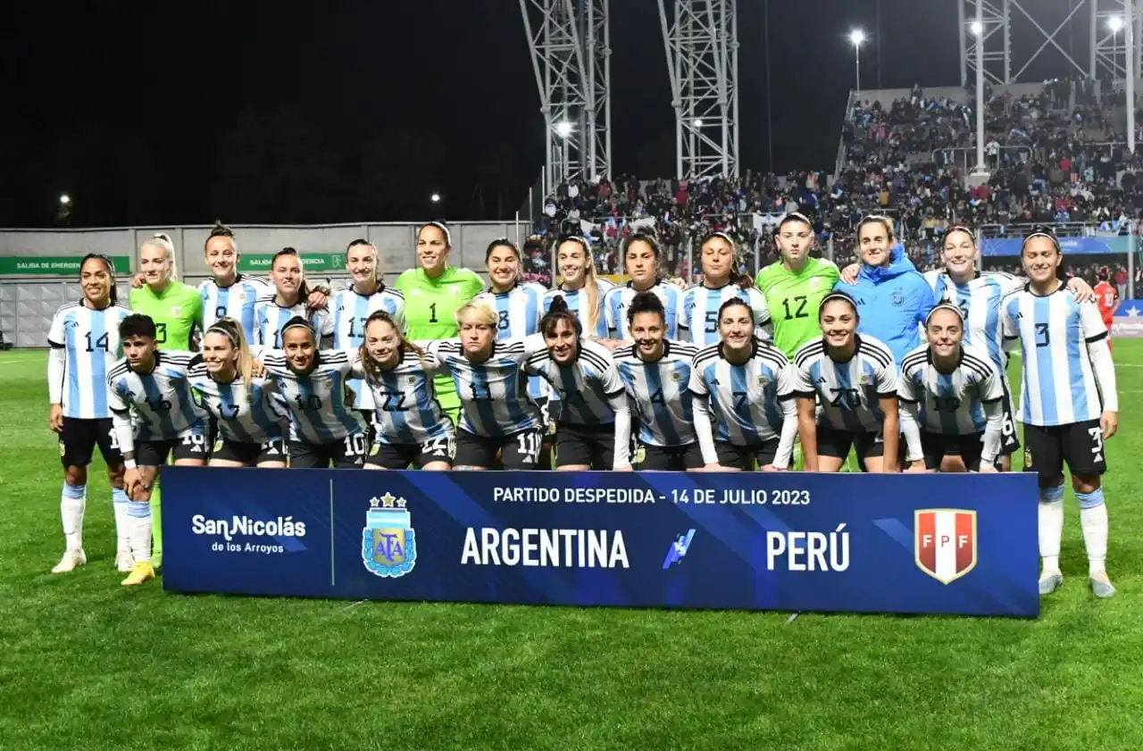 Argentina se despidió con cuatro goles a Perú