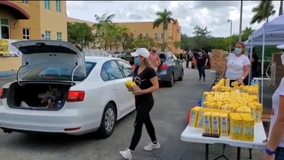 Embajada en EE.UU. entrega alimentos a venezolanos en el sur de la Florida