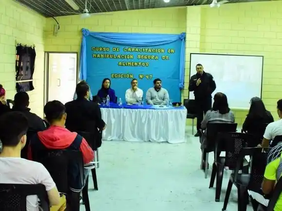 Curso sobre manipulación segura de alimentos
para internos de la Unidad Penitenciaria N.º 6