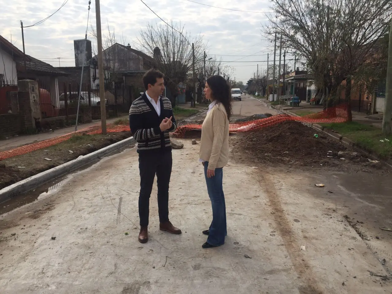 Carolina Stanley recorrió Esteban Echeverría junto a Evert Van Tooren