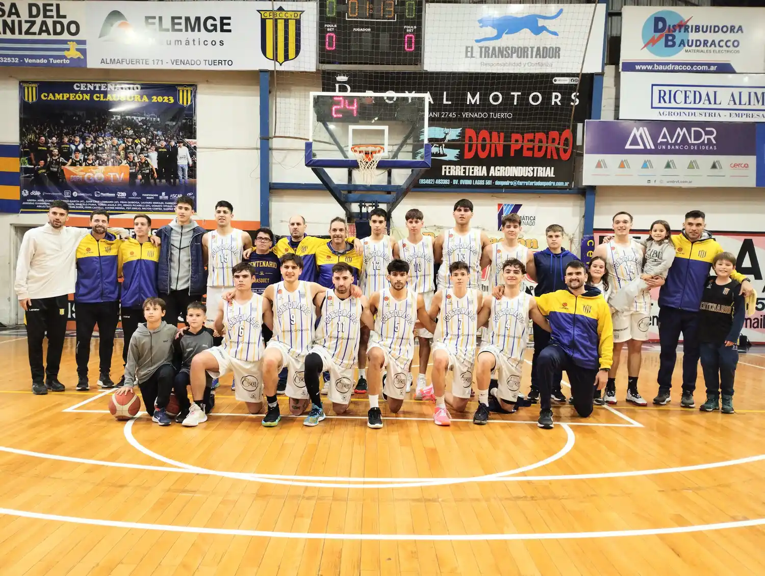 Los juveniles, más la experiencia de Menna y Emilio, le dieron el primer punto a Centenario. Foto: Fabián Gallego.