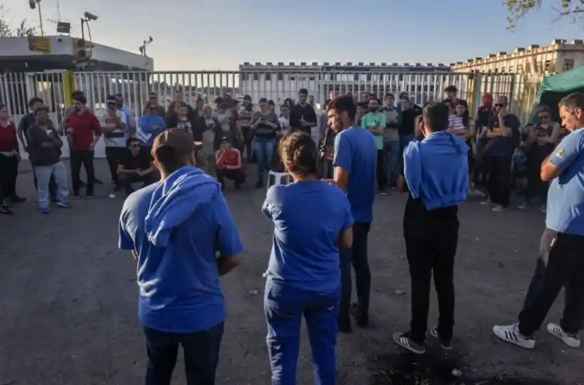 Conflicto en Electrolux: “El 90 por ciento de las personas que estaban afuera no eran trabajadores”