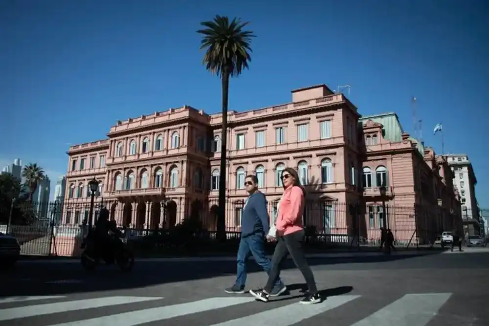 Oficializan subas escalonadas y un bono de $50.000 para estatales nacionales