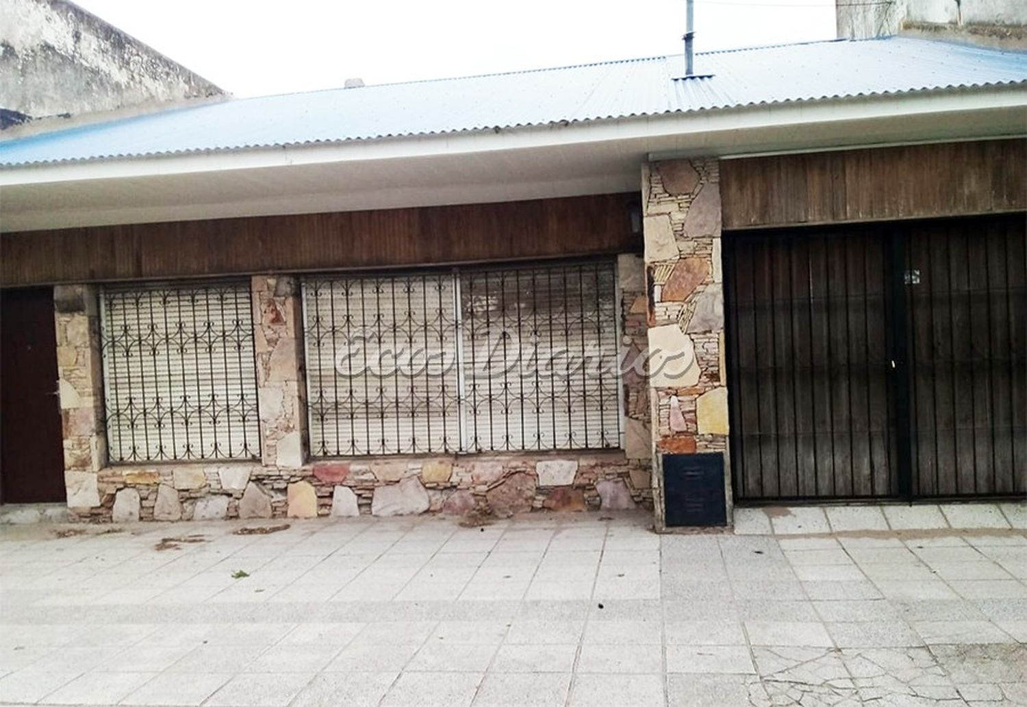 Ladrones entraron a robar a una casa y se llevaron una camioneta
