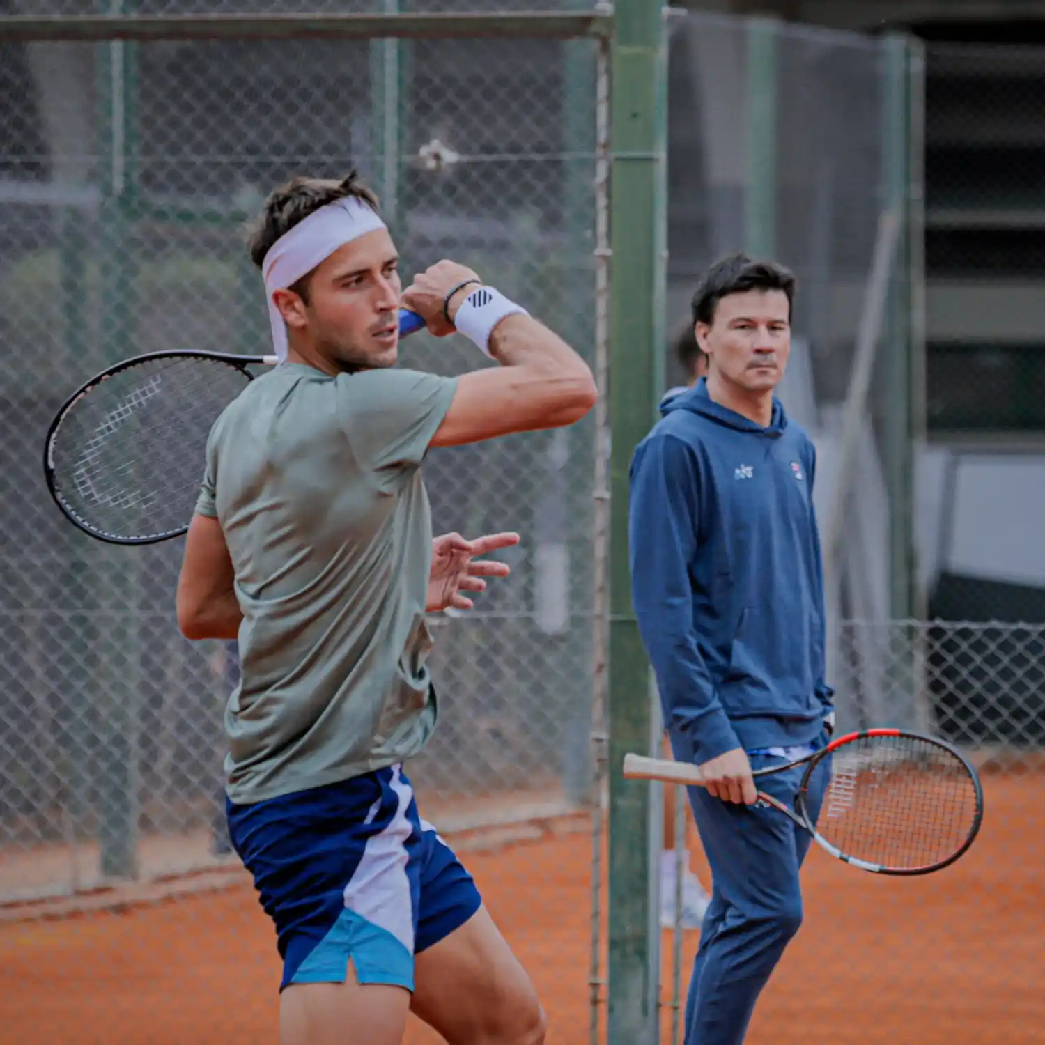 Coria, supervisando los movimientos de Etcheverry.