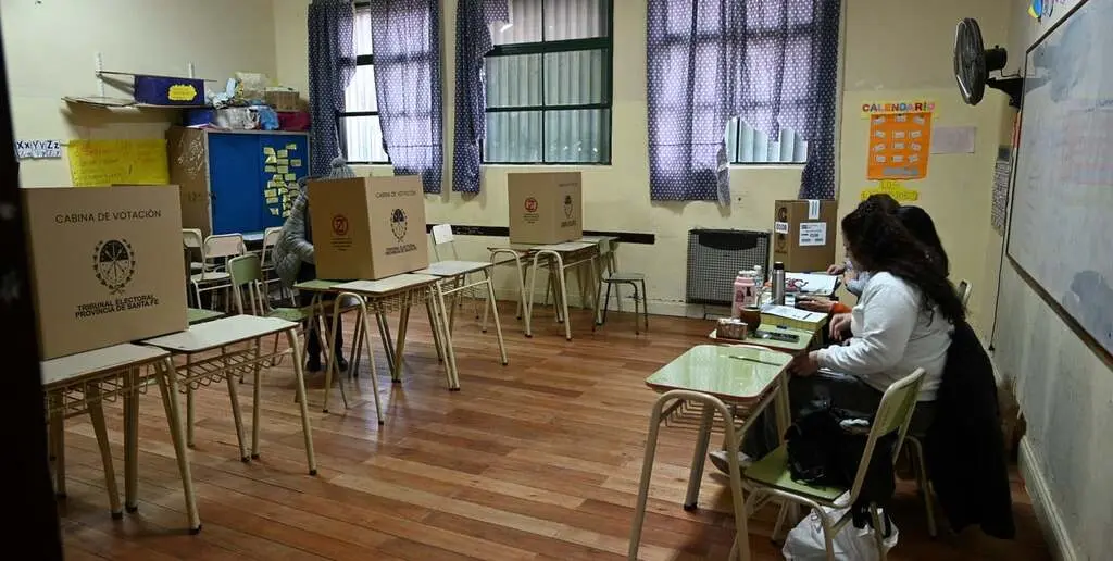 Adiós al cuarto oscuro. Desde este año, las elecciones serán con boxes de votación y BUP. Foto: Flavio Raina.