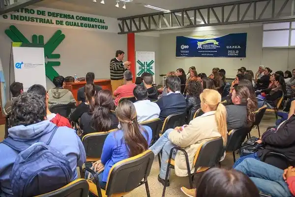 Dos de los cinco técnicos del programa Jóvenes serán financiados por el Municipio