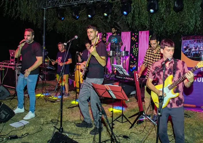 Música y mucho público en el Festival del Lago