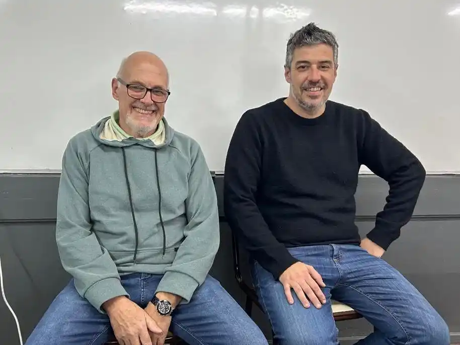 El consejero e integrante de la Comisión de Asociados Hugo D´Annunzio y el gerente del Banco Credicoop Maximiliano Pita brindaron una charla sobre el pasado y el presente del único banco cooperativo del país