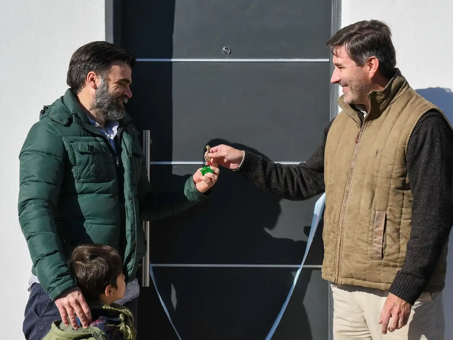 Javier Lafourcade beneficiario de una nueva casa entregada