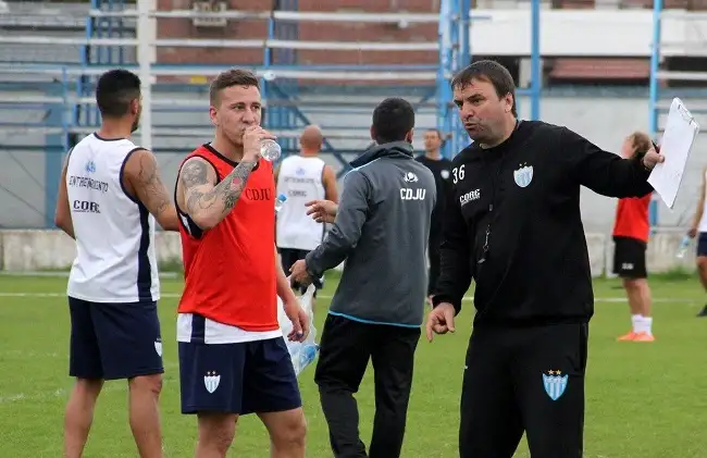 Juventud pone en marcha otra ilusión recibiendo a Flandria