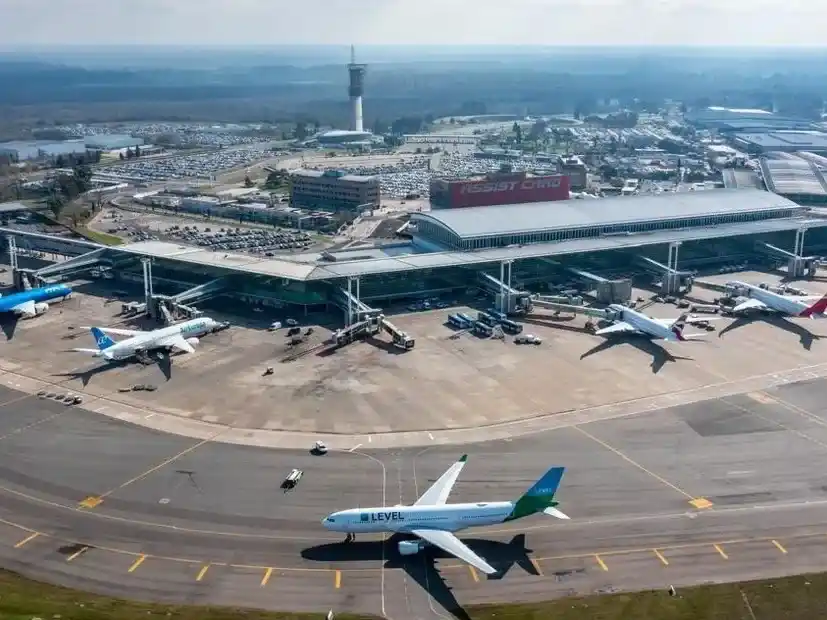 La niebla alteró las operaciones en Ezeiza y afectó a 22 vuelos