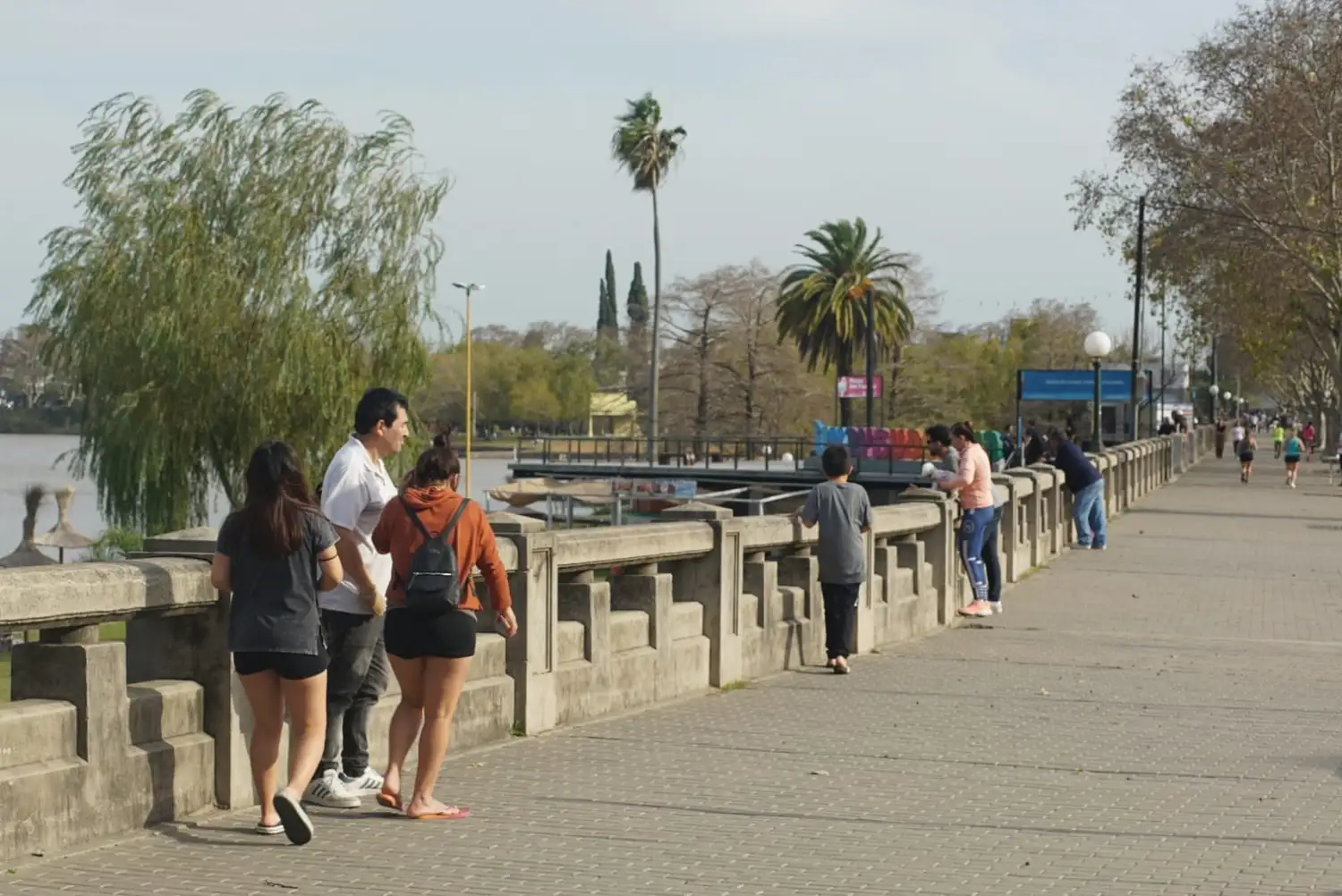 Calor persistente en la ciudad durante el fin de semana largo, pero el alivio llegará con las lluvias del lunes