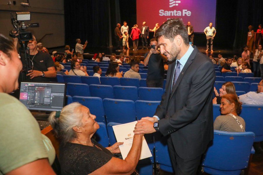 Pullaro: “Con la entrega de escrituras estamos garantizando derechos”