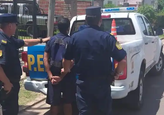 Robó un celular de un supermercado y fue capturado por dos policías que estaban de franco