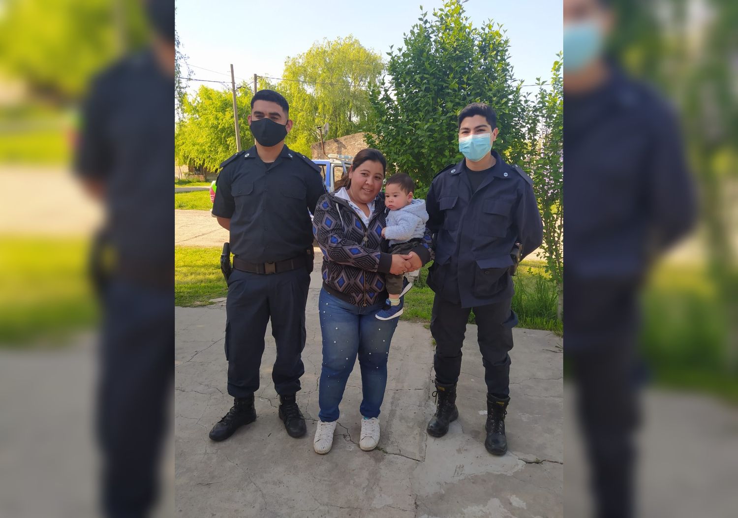 Policías de Santa Lucía le salvaron la vida a un bebé que se ahogó con una galletita