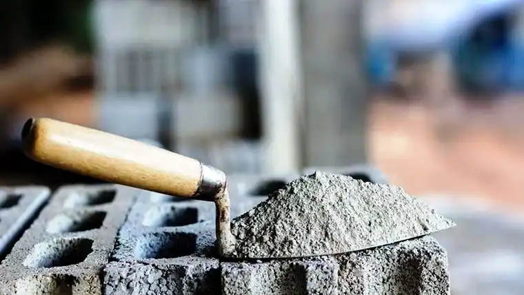 La principal cementera del país sólo tiene stock para una semana